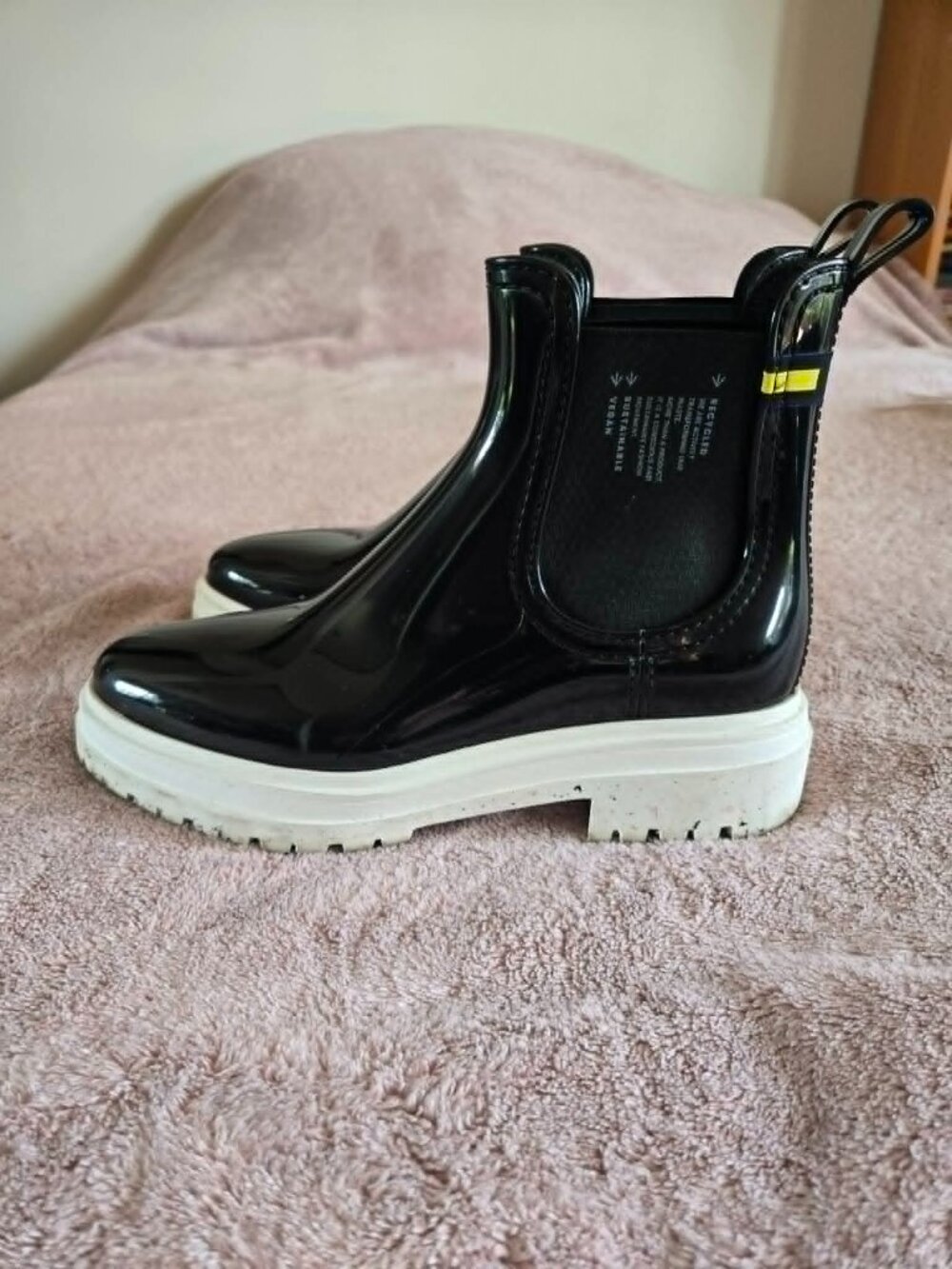 Lemon Jelly Pointed Toe Rainboots - Vegan - Great condition! - Picture 3 of 7